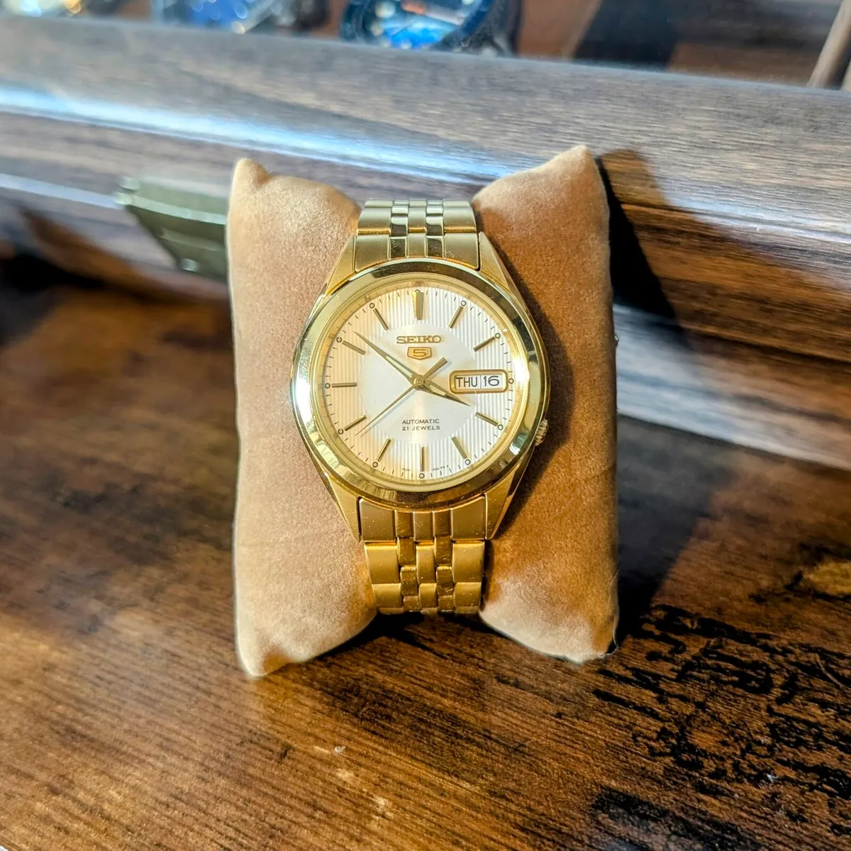 Seiko 5 Mens Gold Tone Automatic Watch - Image 1
