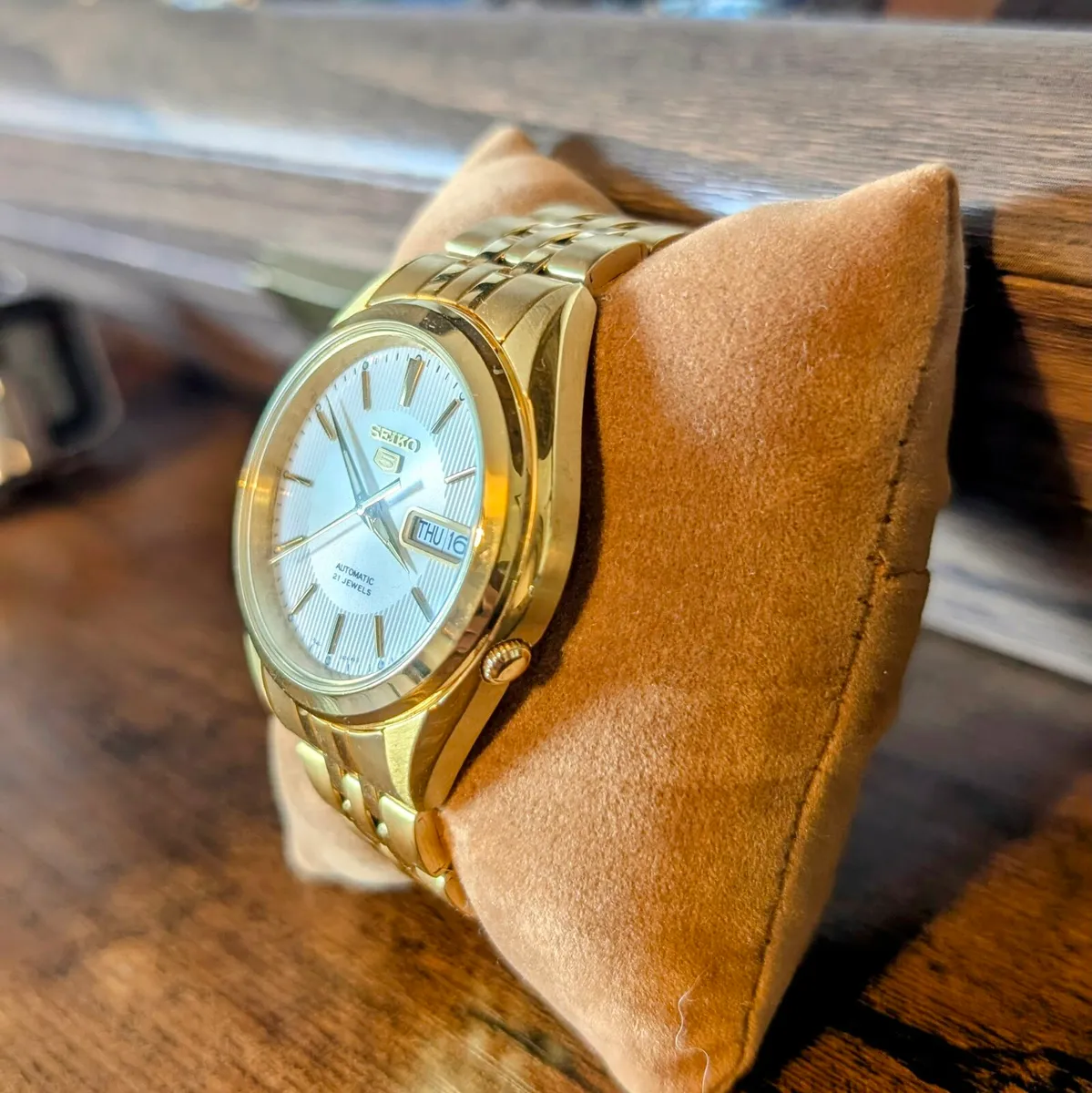 Seiko 5 Mens Gold Tone Automatic Watch - Image 2