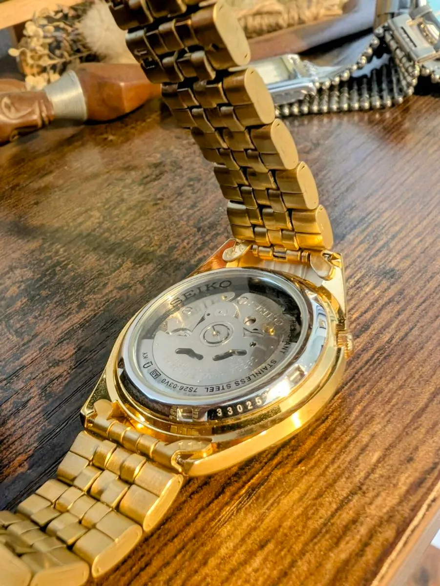 Seiko 5 Mens Gold Tone Automatic Watch - Image 4