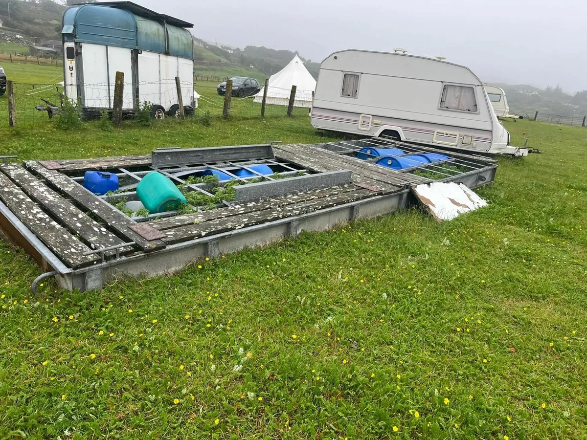 Pontoon - Image 1