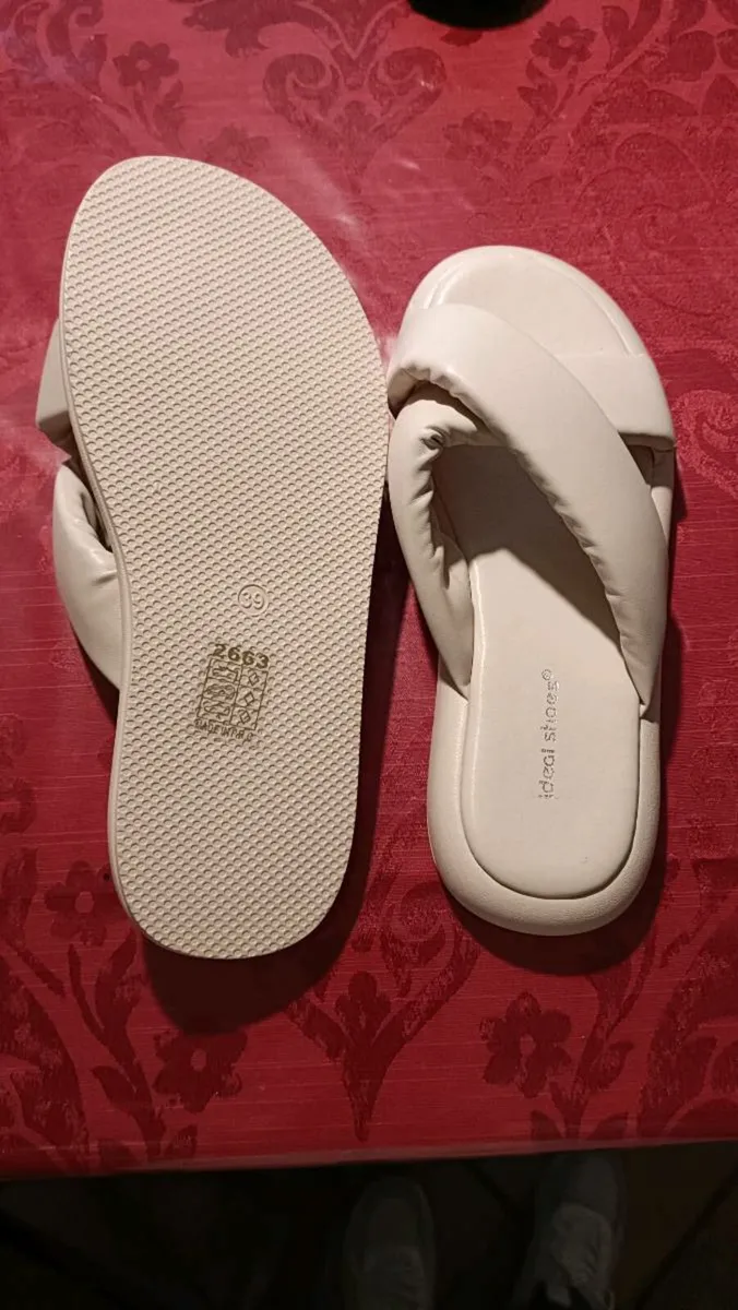 Flip flops/sandals - Image 1