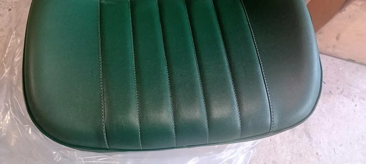 Vintage car seats - Image 2
