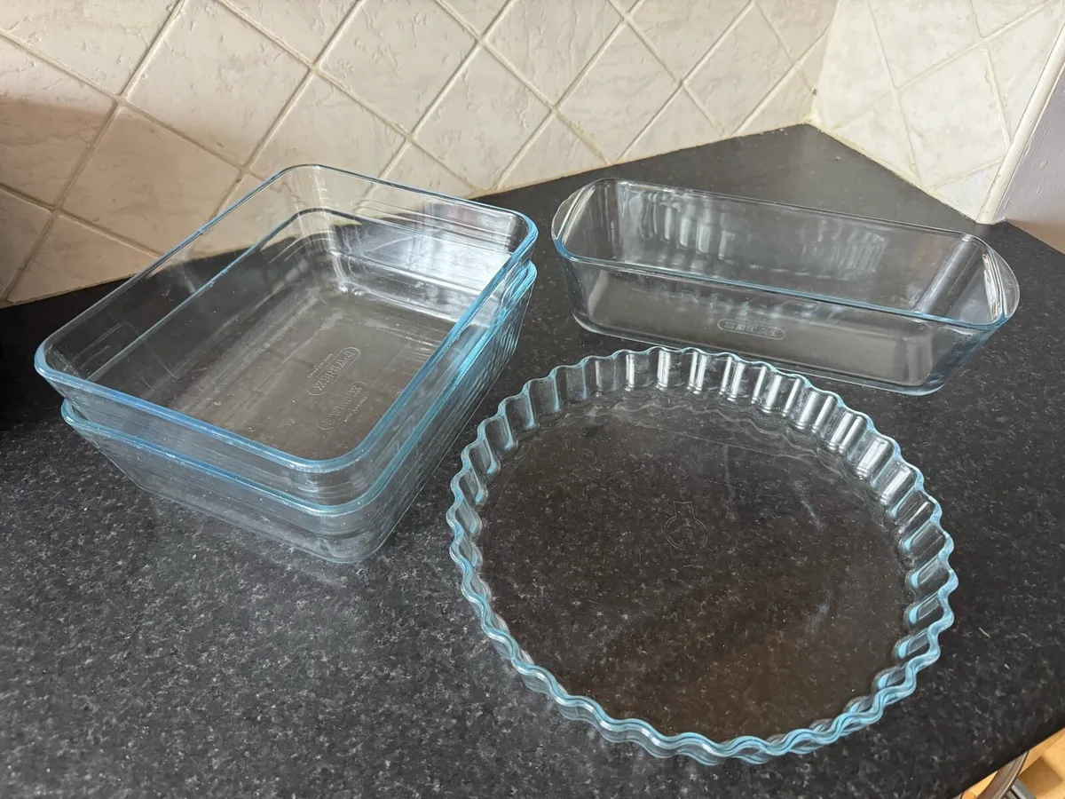 Set of 4 Pyrex Glass Oven Dishes