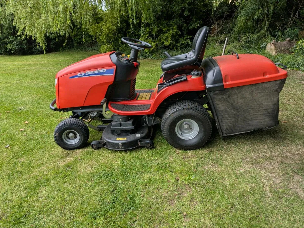 Simplicity Ride on lawnmower - Image 1