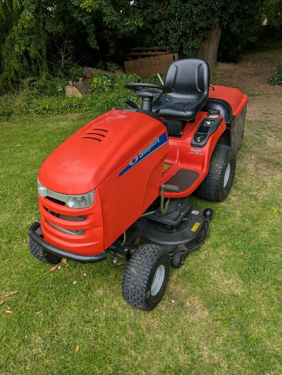 Simplicity Ride on lawnmower - Image 2