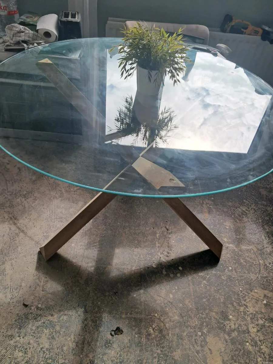 Dining table - Image 1