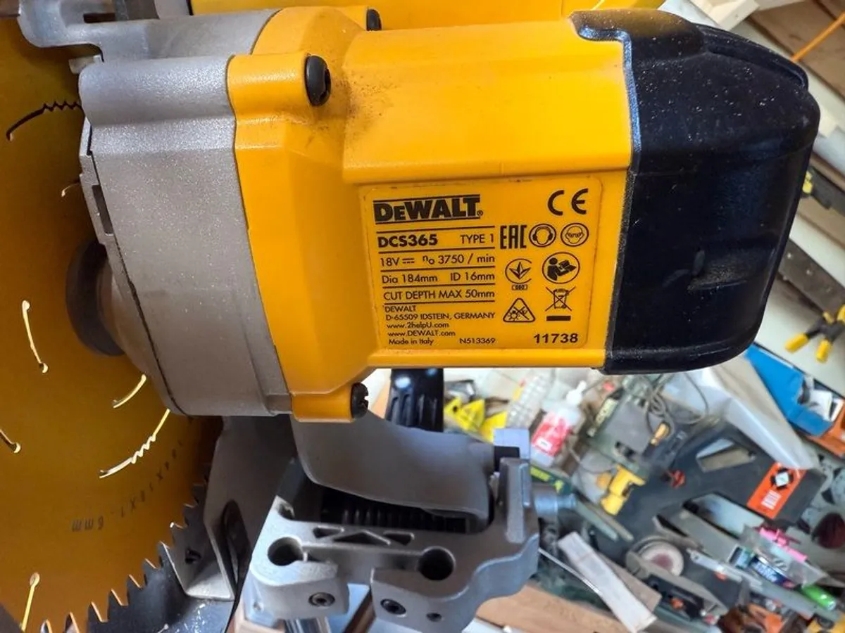 Dewalt DCS365M2 18V Cordless 184mm Mitre Saw - Image 4
