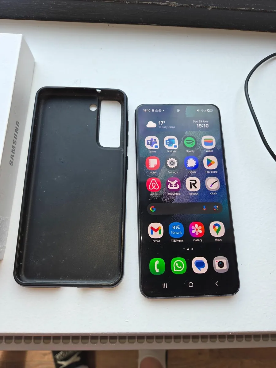 Samsung Galaxy S21 FE 5G 128GB - Image 1