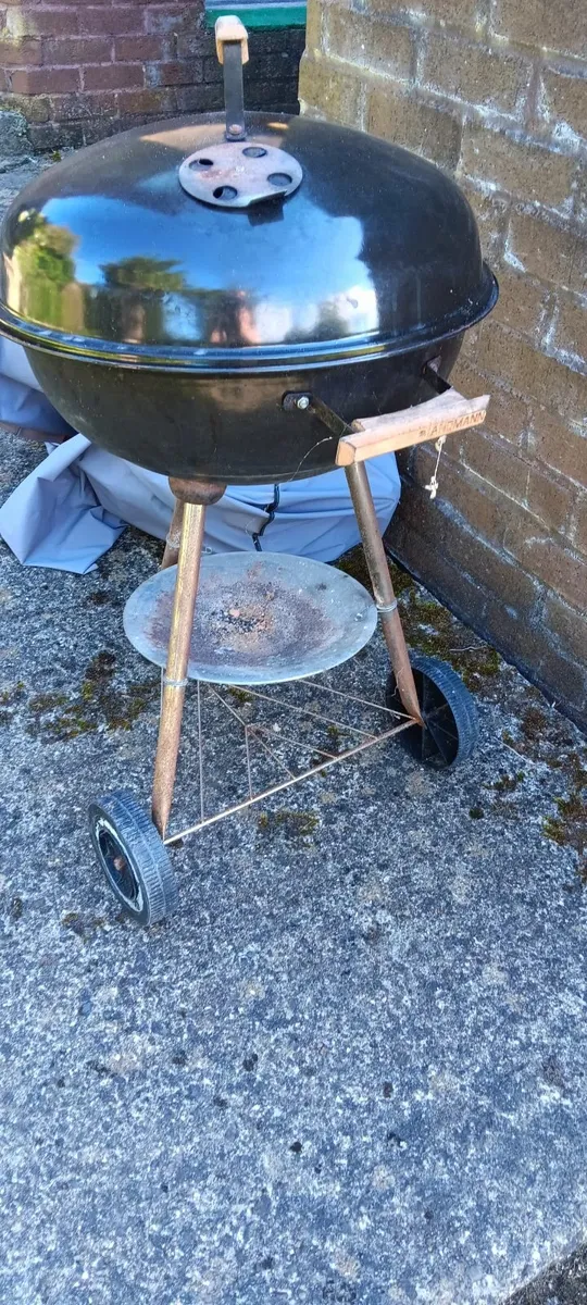 BBQ with Cover - Image 1