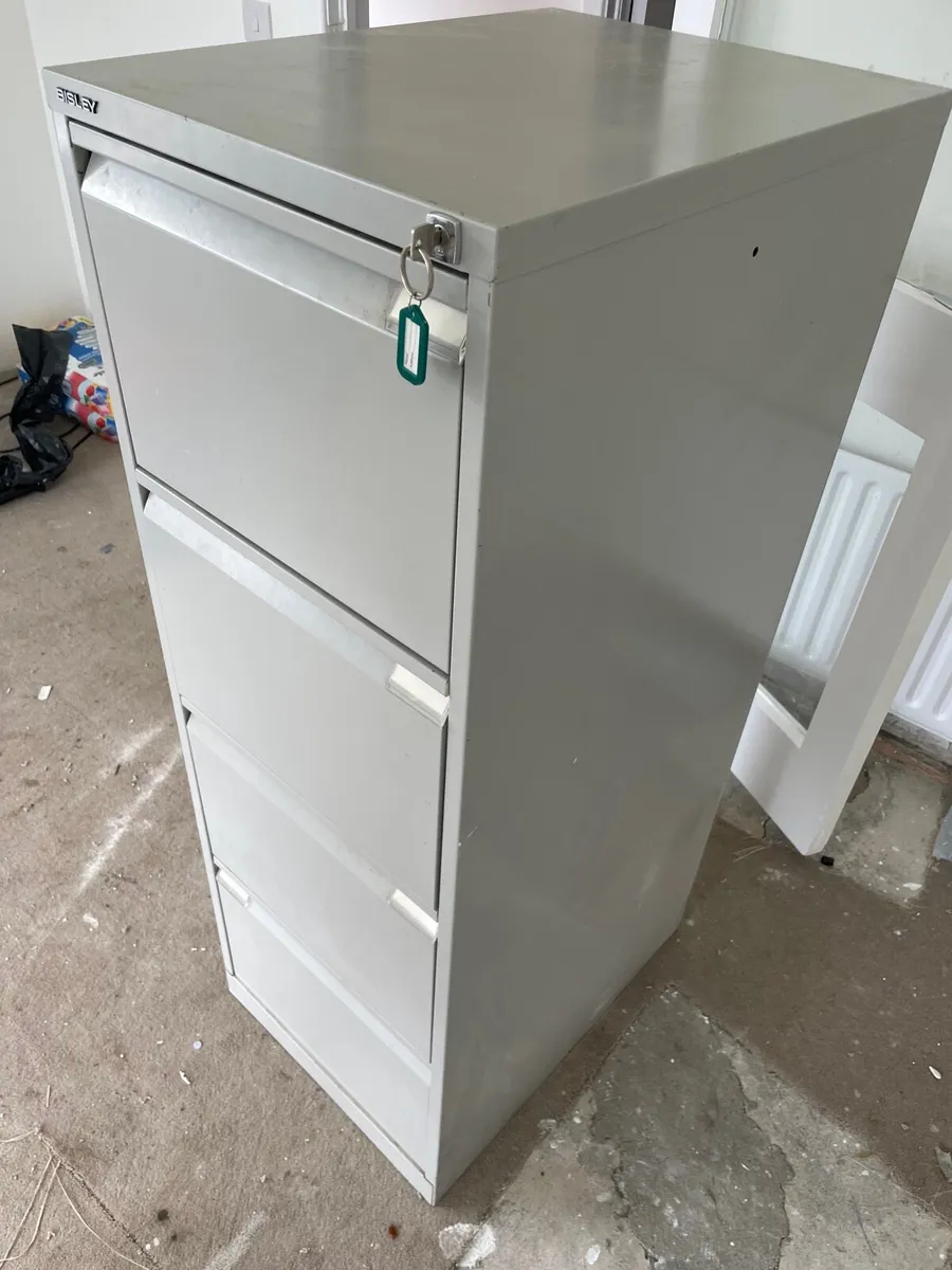Metal office file cabinet + key - Image 3