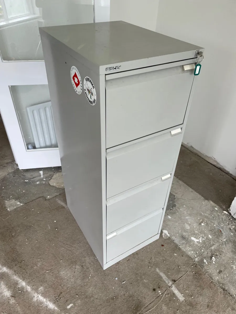 Metal office file cabinet + key - Image 4