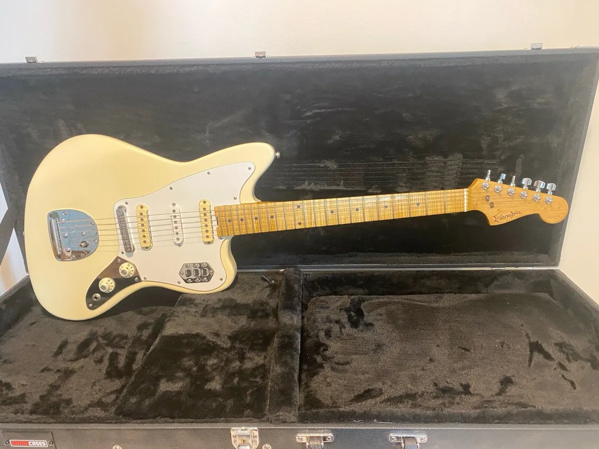 Menapia Guitars Custom Jaguar - Image 2