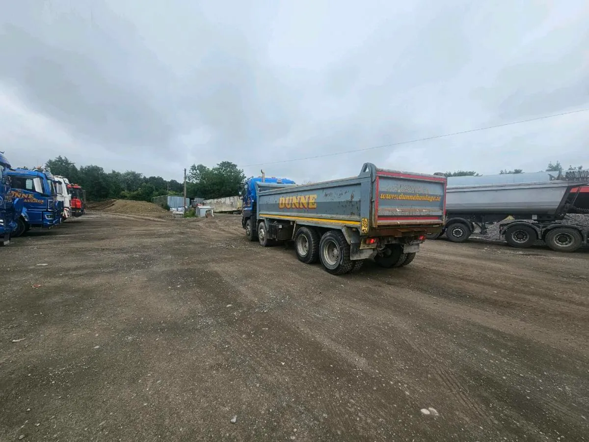 Hino 700 truck - Image 3