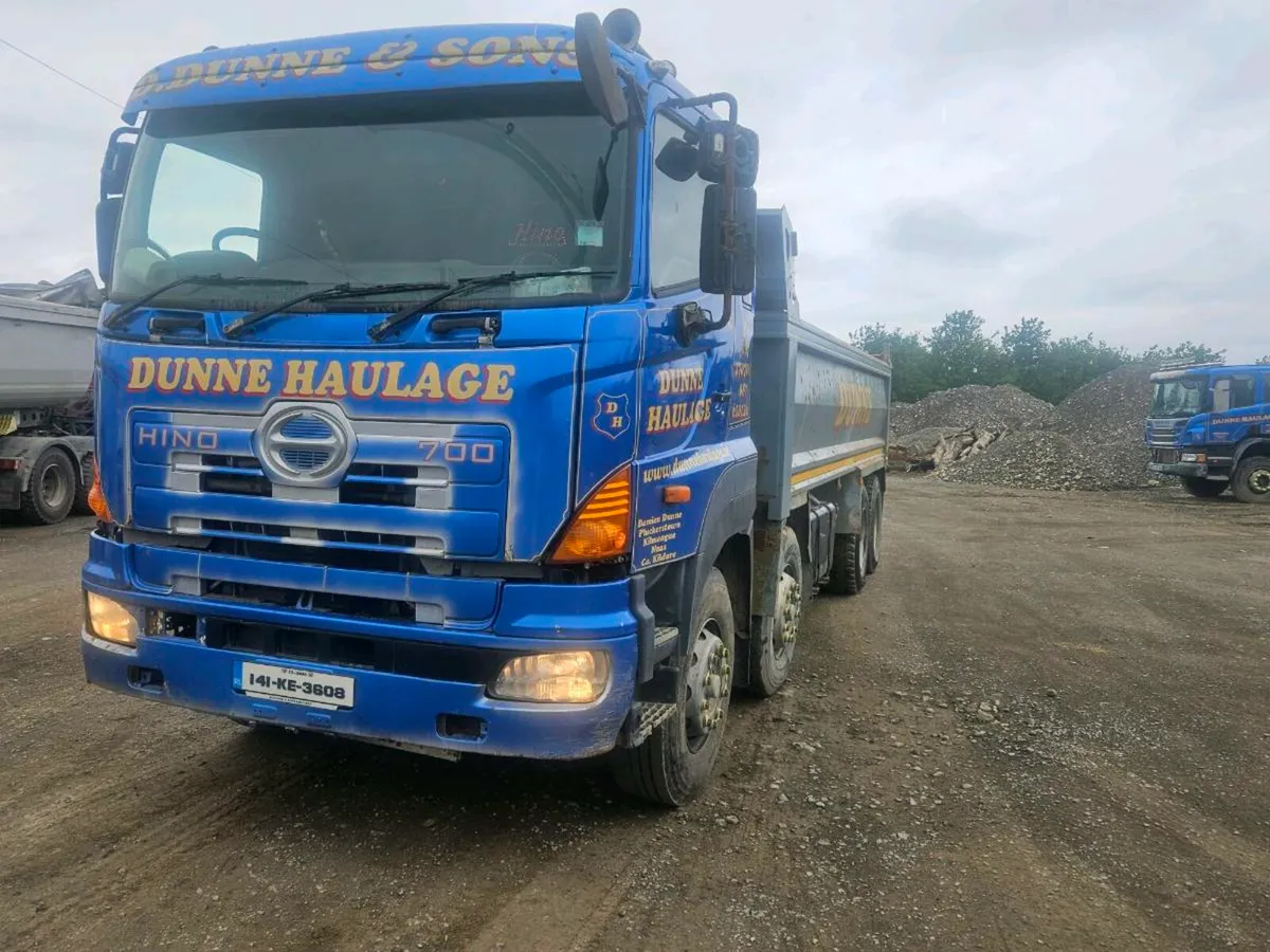 Hino 700 truck - Image 4