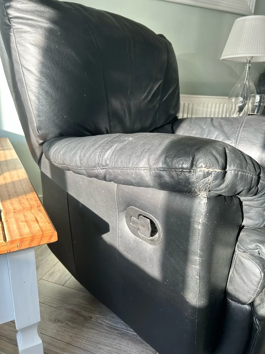 Leather recliner - Image 2