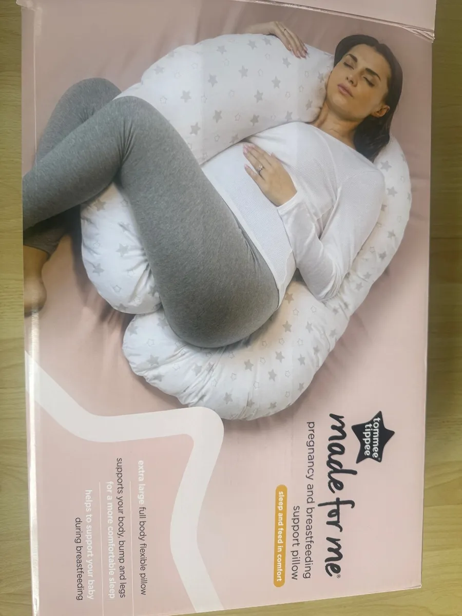 Newborn baby clothes/ momcozy breast pump - Image 2
