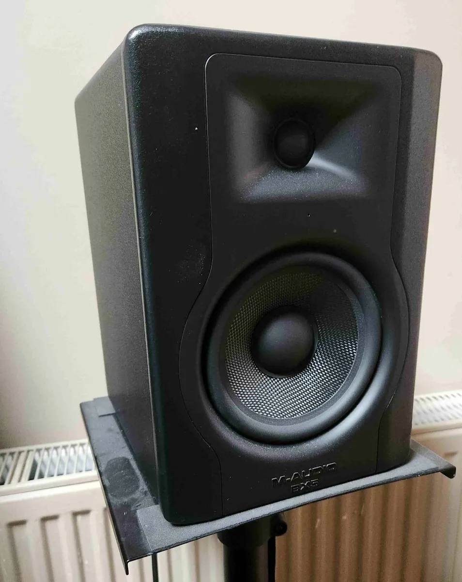 STUDIO MONITORS (2) + MONITOR STANDSSTANDS - Image 3