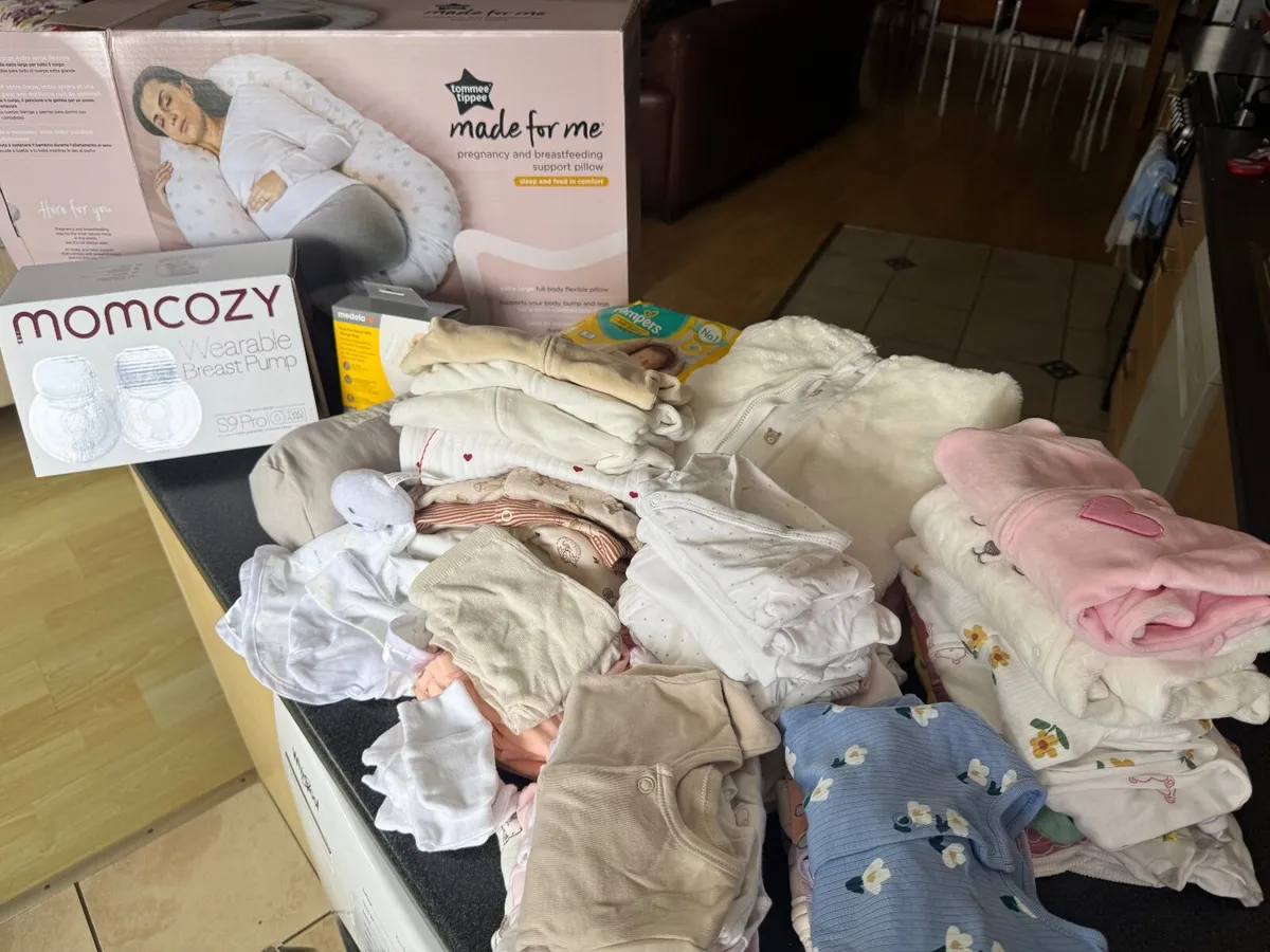 Newborn baby clothes/ momcozy breast pump - Image 1