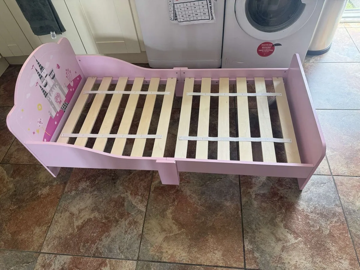 Princess toddler bed - Image 2