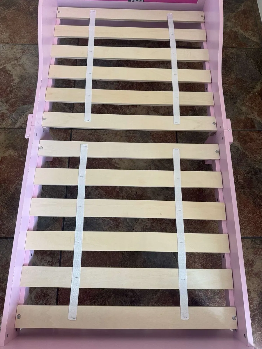 Princess toddler bed - Image 3