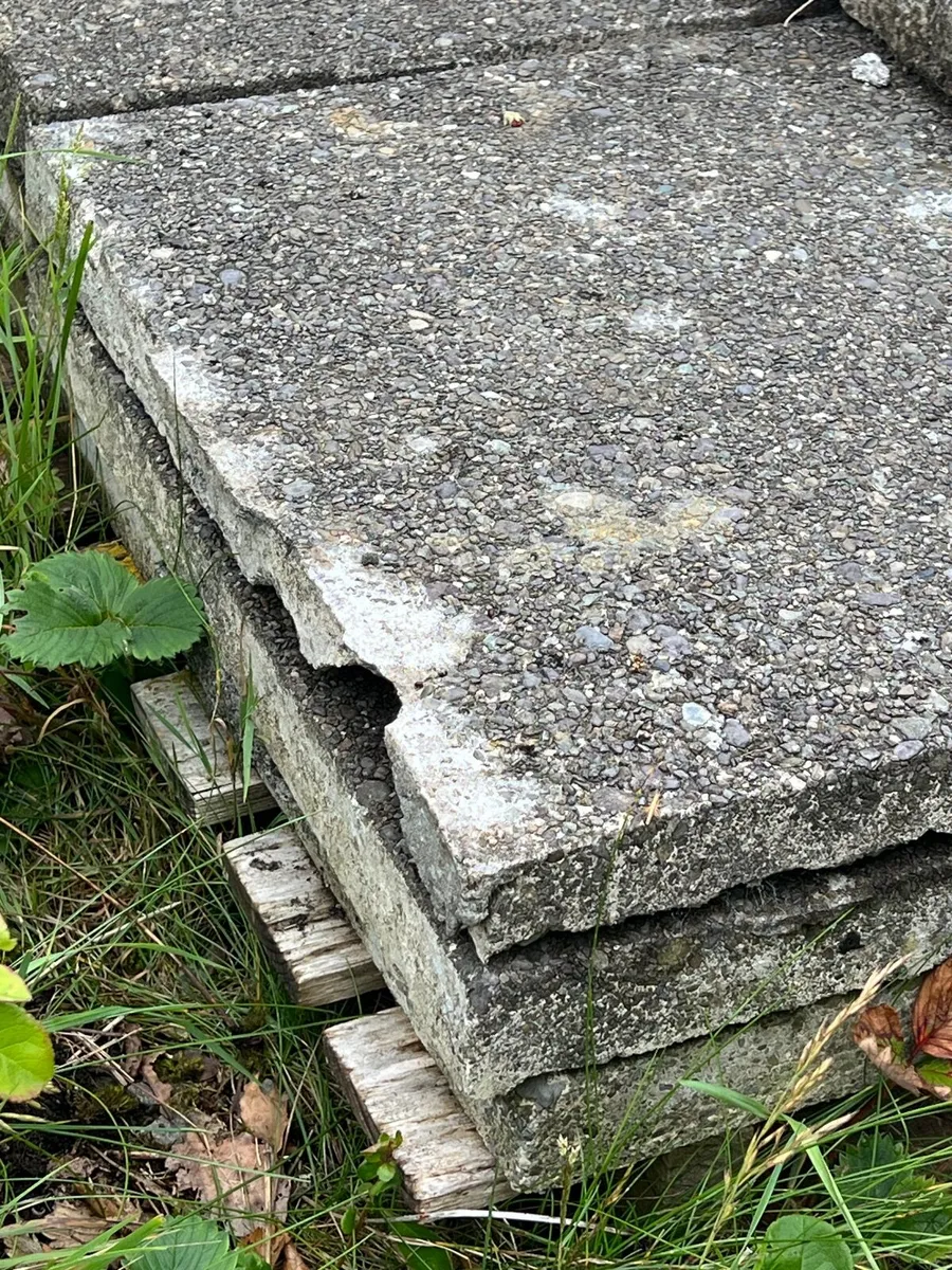 Concrete slabs free to take away - Image 1