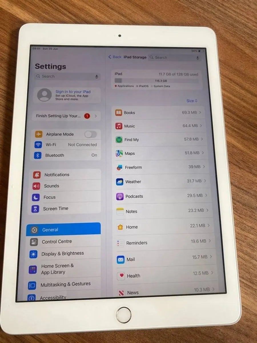 ipad 6th generation 128GB - Image 1