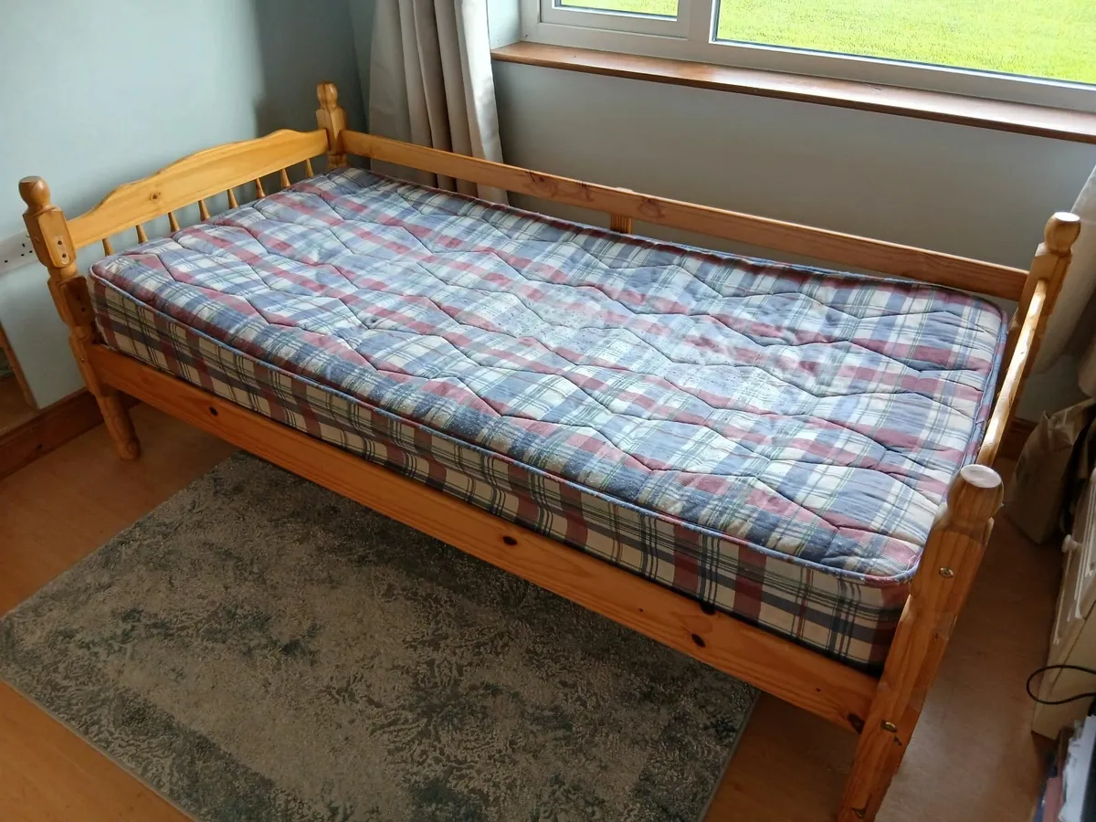 Single bed - Image 2