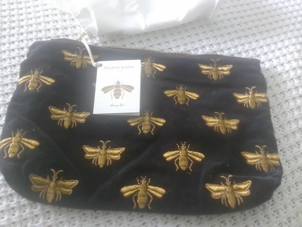ELIZABETH SCARLETT EMBROIDERED BEE BAG NEW - Image 1