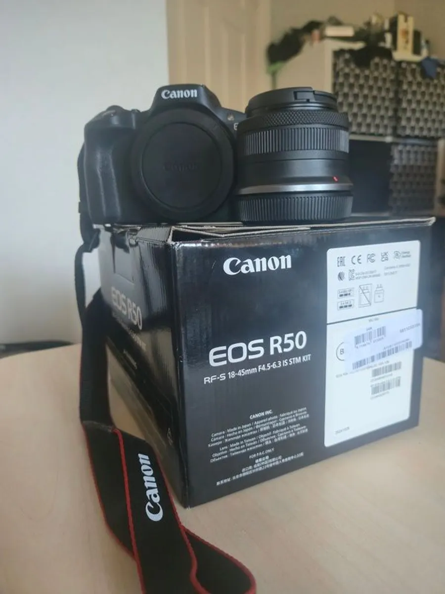 Canon Eos R50 - Image 1