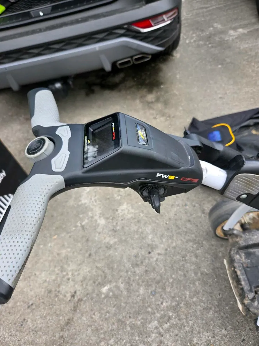 Powakaddy electric trolley - Image 1