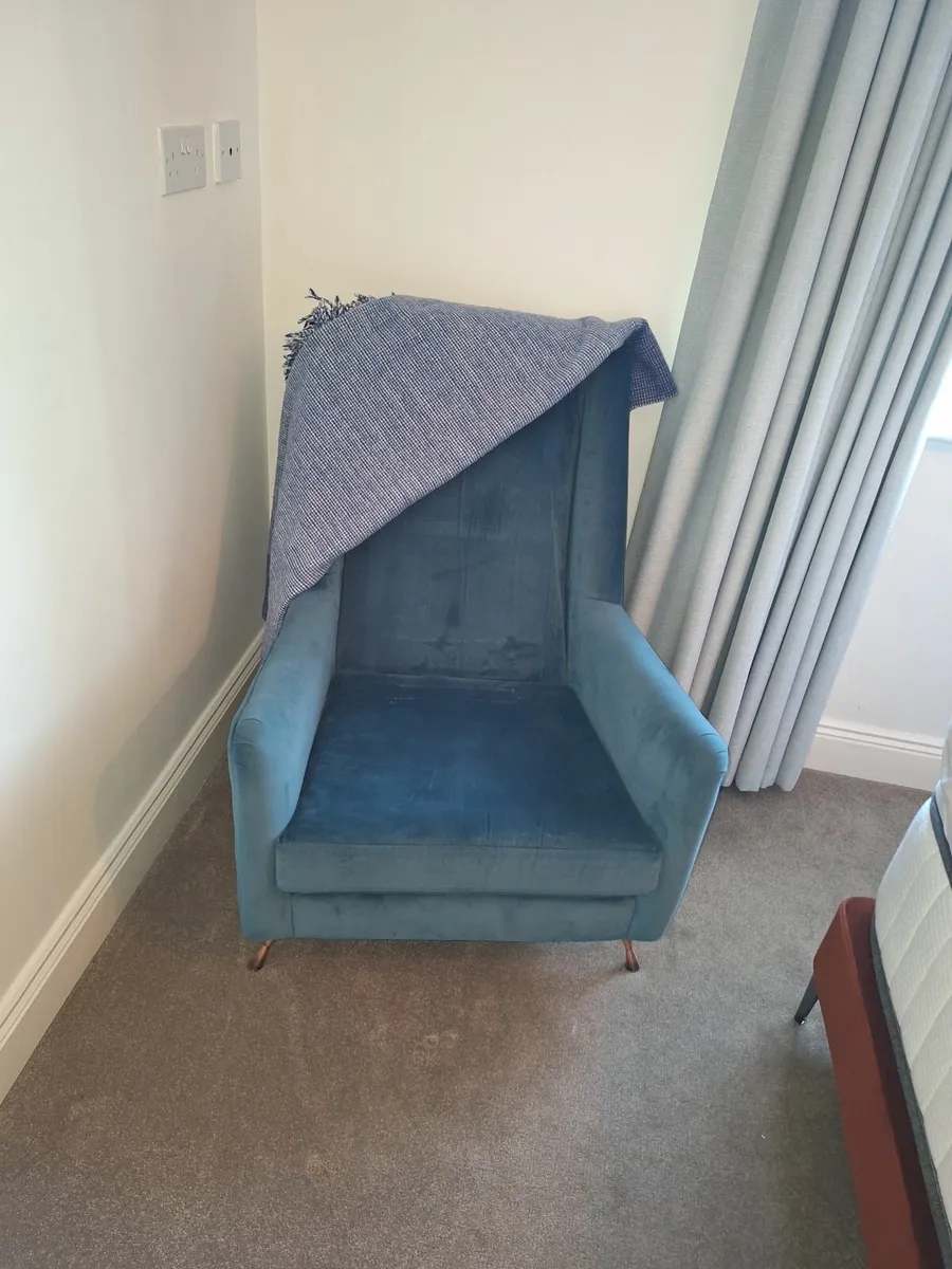 Teal velvet armchair immaculate condition - Image 4