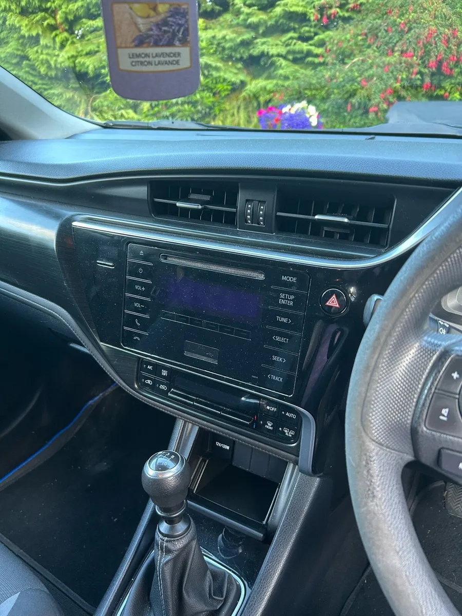 Toyota Auris van - Image 2