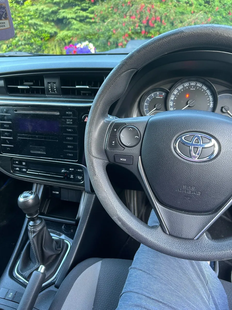 Toyota Auris van - Image 3