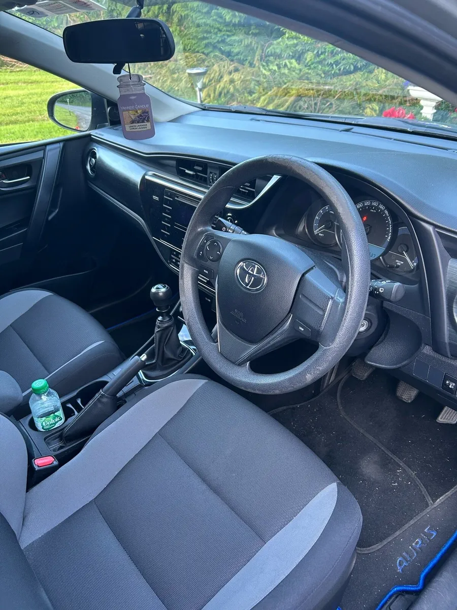 Toyota Auris van - Image 4