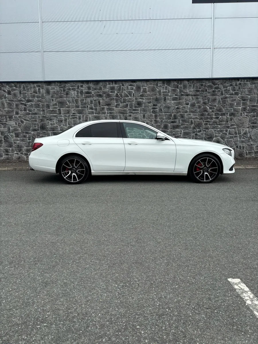 Mercedes E200 D AVANTGARDE - Image 4