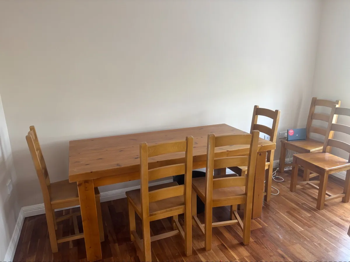 Solid Oak  Dining Room table & 6 Chairs - Image 1