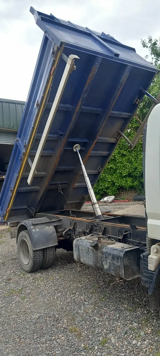 Mitsubishi Canter 2008 7.5 Tonne Tipper - Image 2