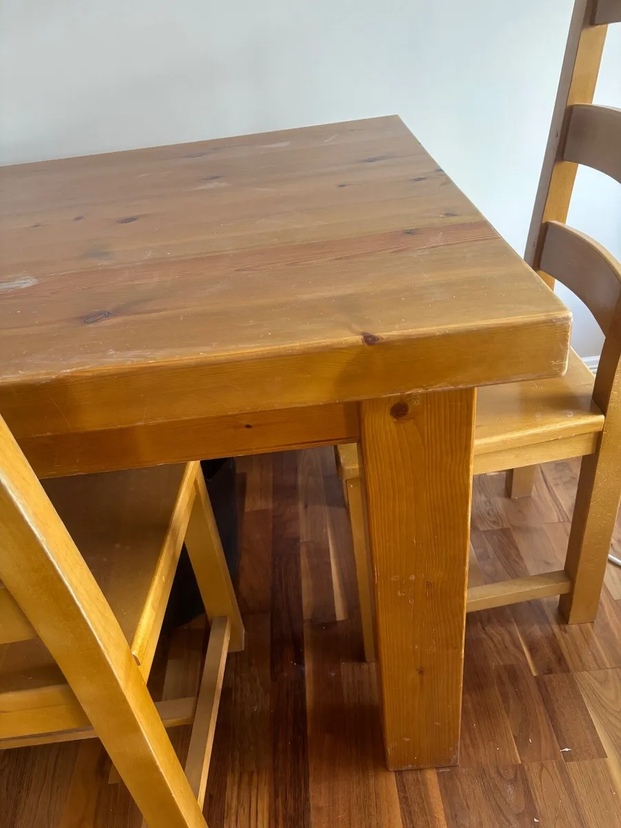 Solid Oak  Dining Room table & 6 Chairs - Image 3