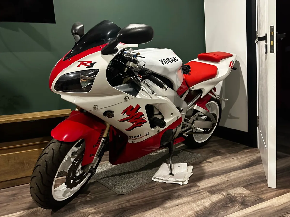 Yamaha YZF R1 - Image 2