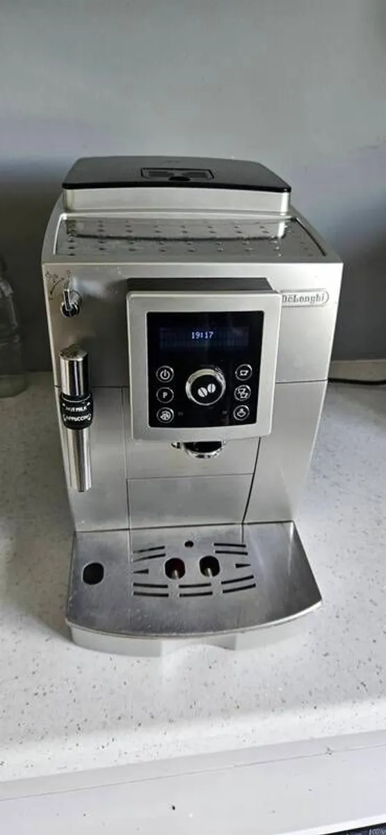 Delonghi Bean to cup coffee machine - Image 1