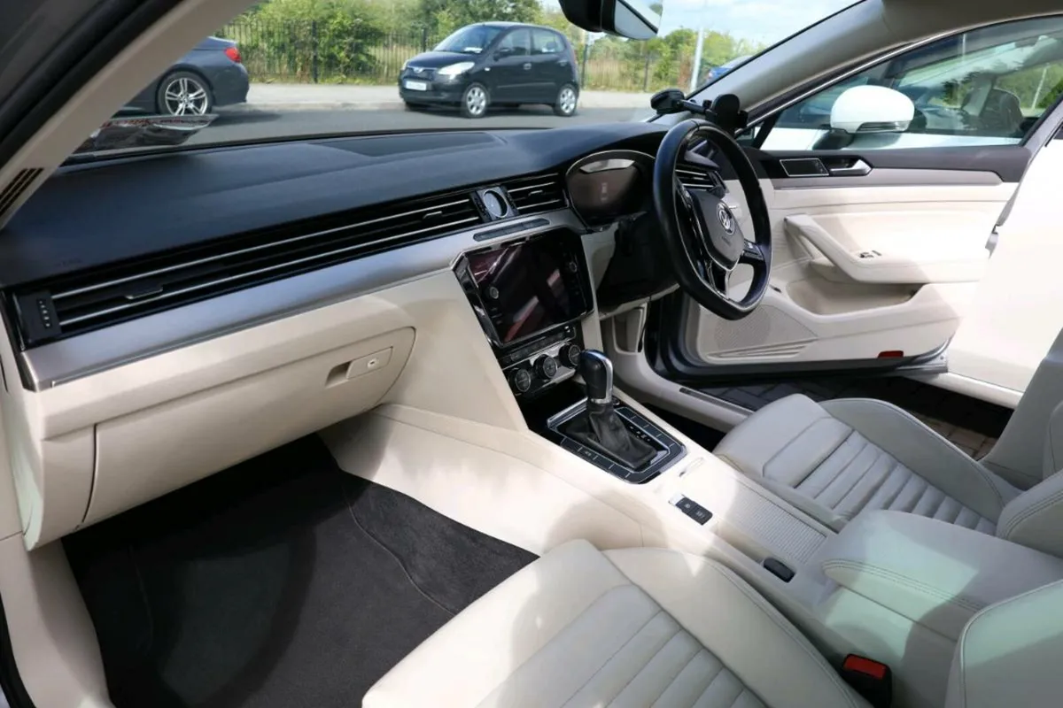 Volkswagen Passat Highline 2.0 TDI D6F 150BHP - Image 2