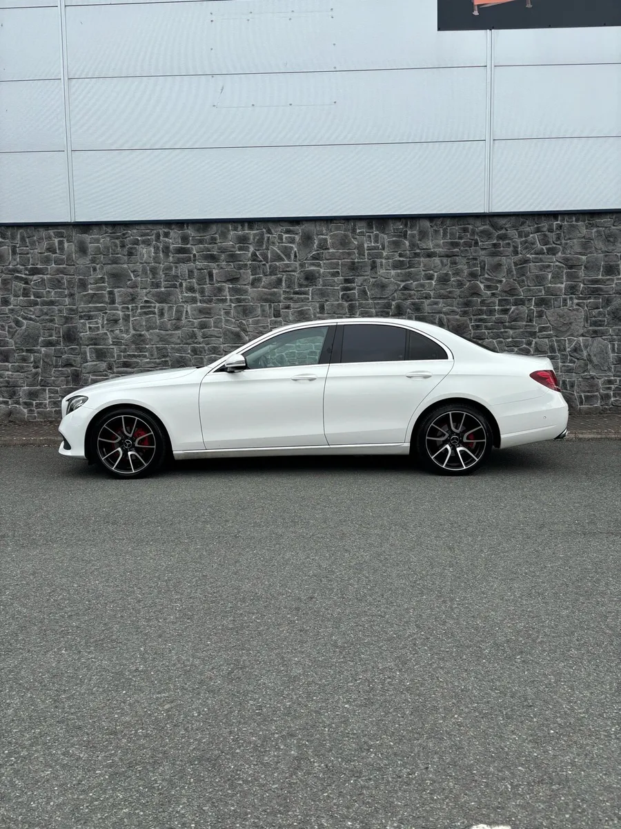Mercedes E200 D AVANTGARDE - Image 2
