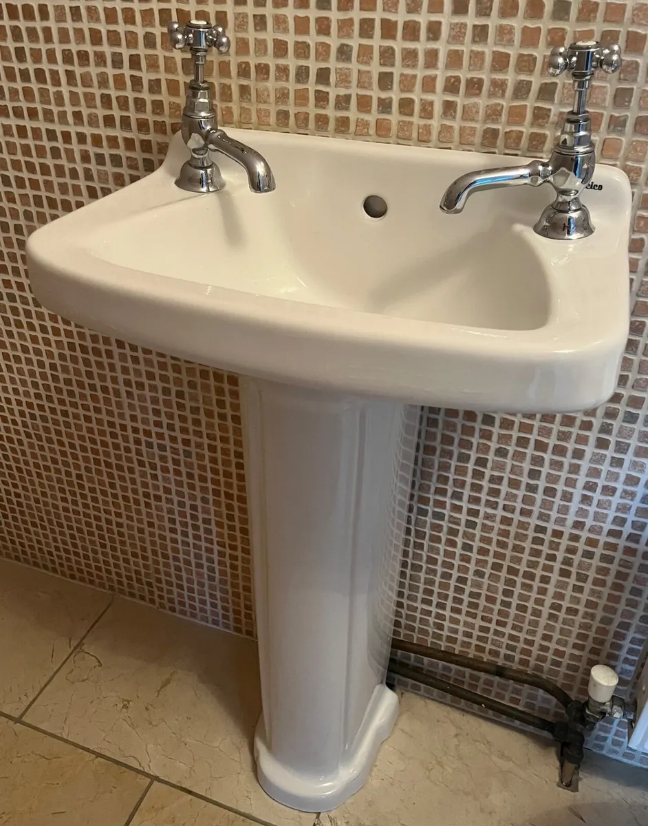 Toilet and sink - Image 1