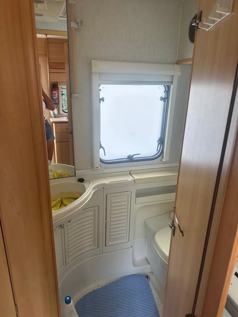 Caravan - Image 2