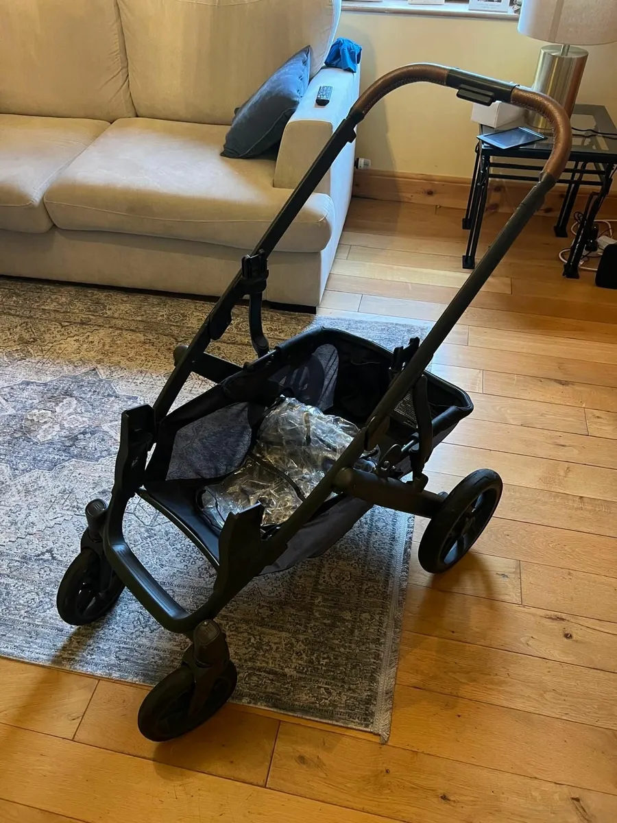 Stroller - Image 3