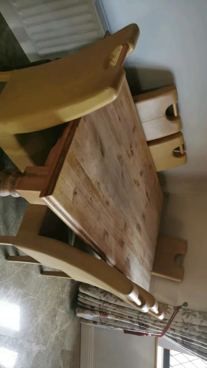Table & 6 chairs - Image 1