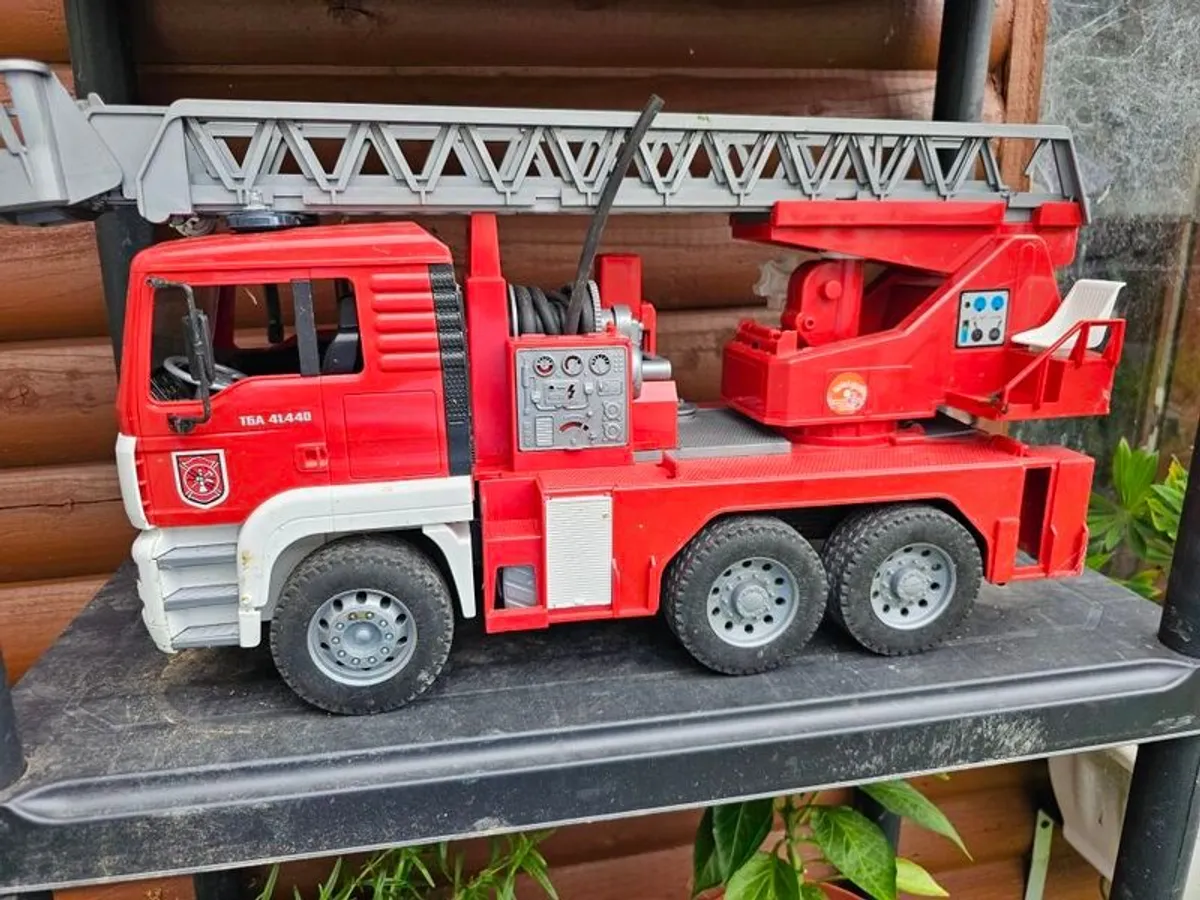 2 x bruder trucks - Image 1