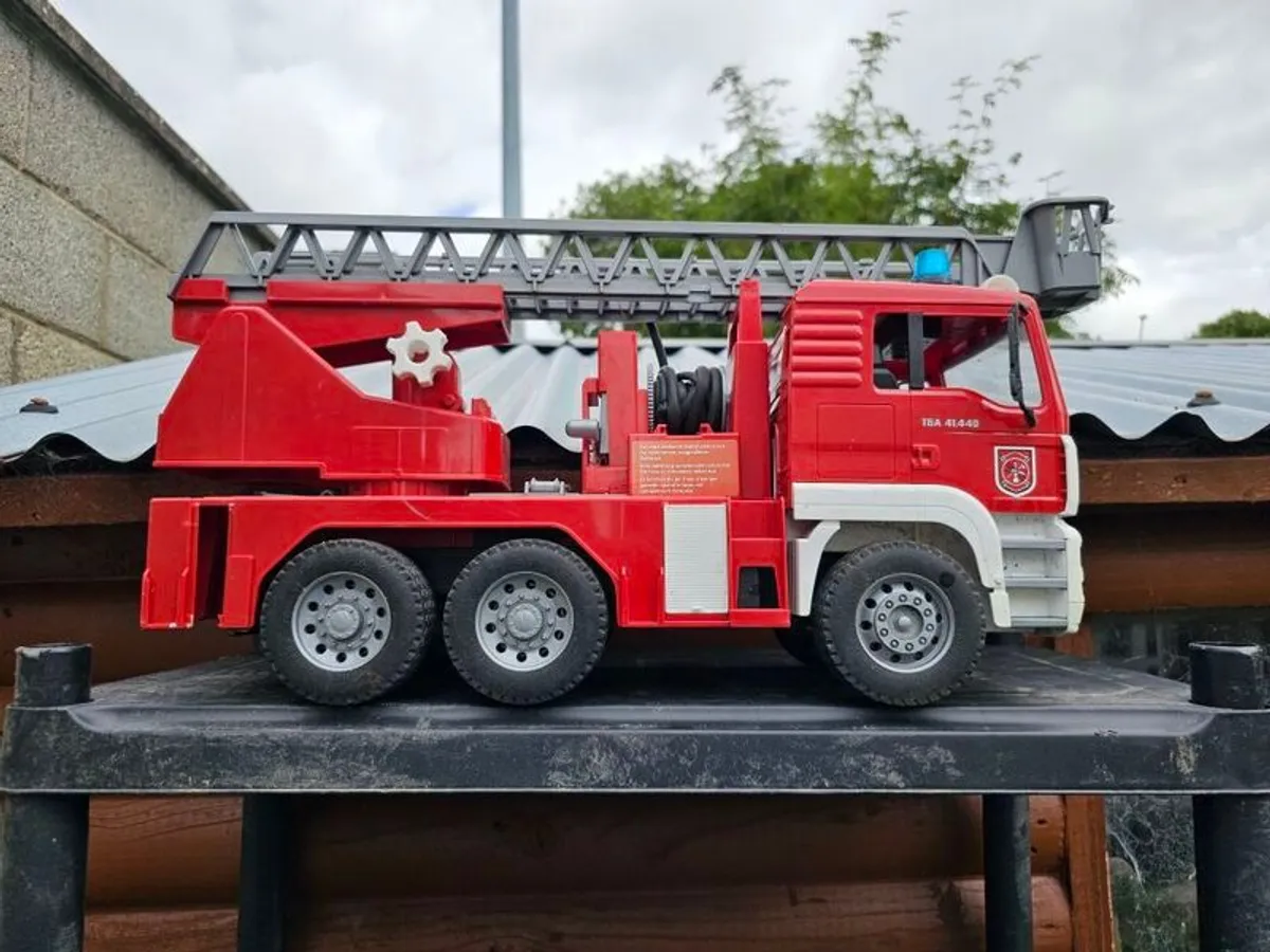 2 x bruder trucks - Image 2