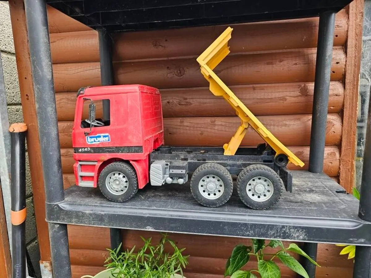 2 x bruder trucks - Image 4