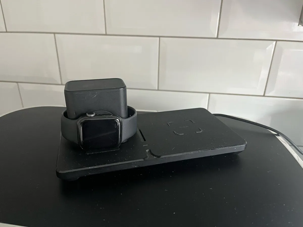 Apple watch SE - Image 1